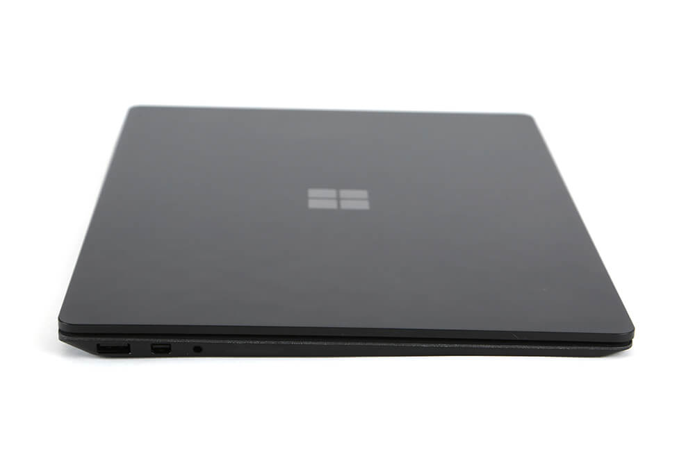 「Surface Laptop2」側面画像右アップ