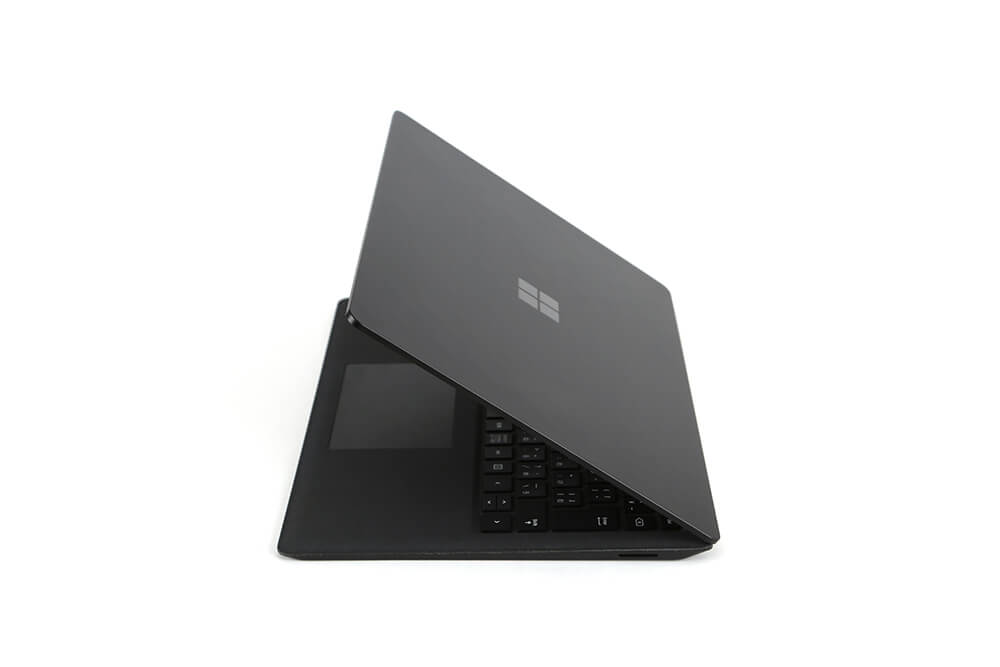 「Surface Laptop2」側面画像45度斜め