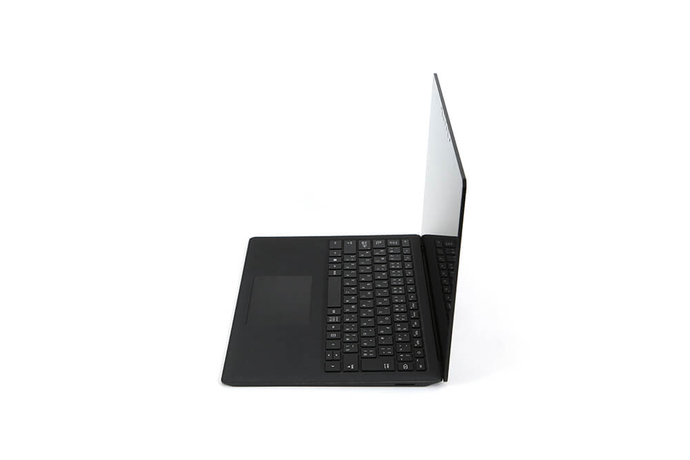 「Surface Laptop2」側面画像90度斜め2