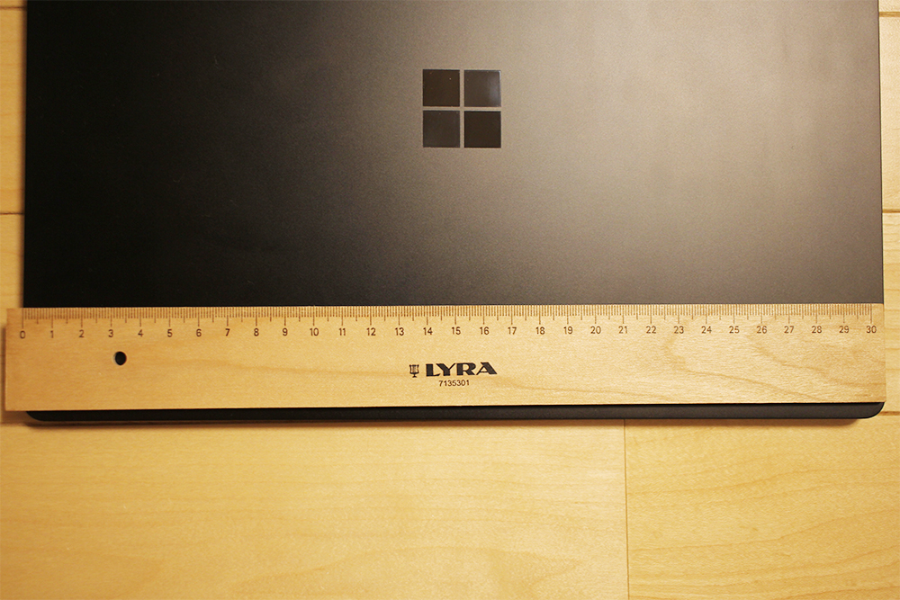 「Surface Laptop 2」の横幅